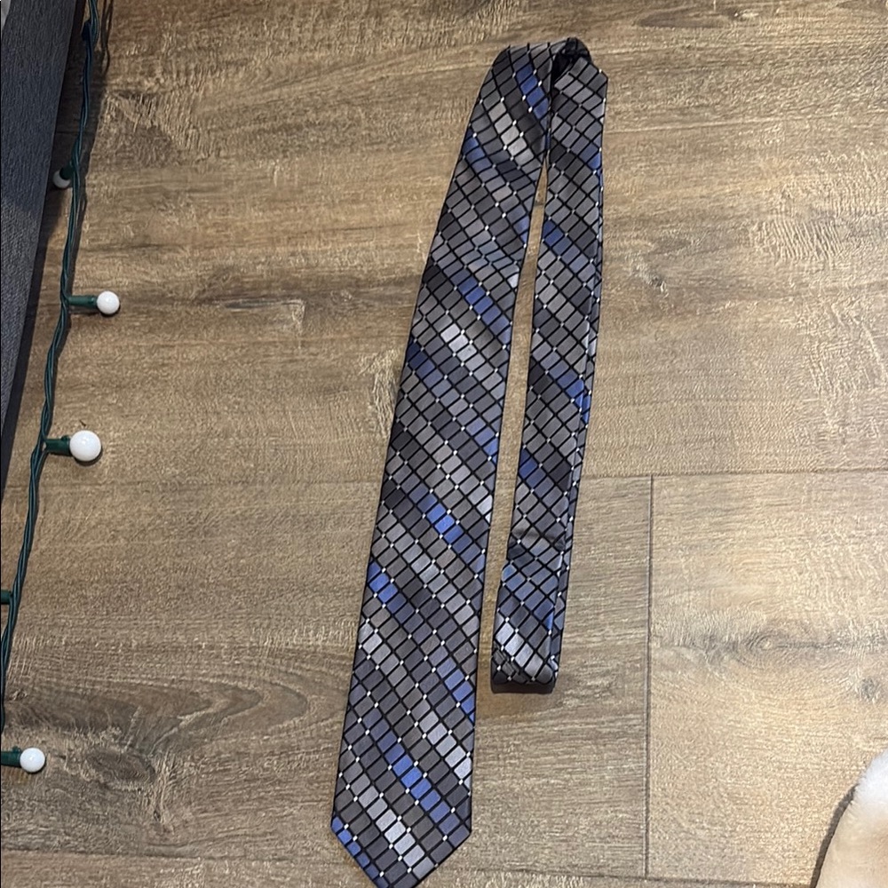 Elegant Men's Tie with Geometric Design - Black, Gray, and Blue
